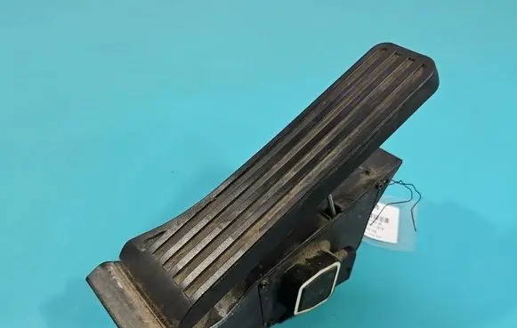 Mercedes-Benz C W204 Accelerator throttle pedal A2043000004 IMPRK1584758