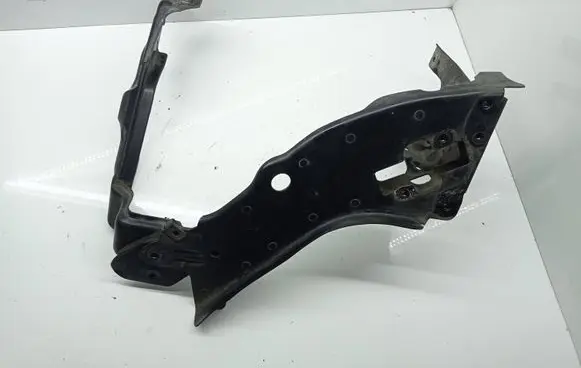 Mercedes-Benz E W211 Headlight/headlamp mounting bracket