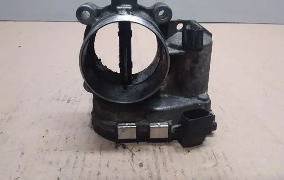 Volvo V70 Throttle valve 8692720 0281002701