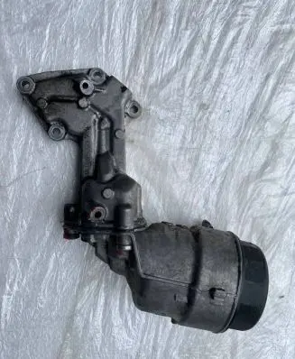 Oil filter mounting bracket