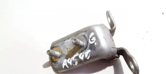 Toyota Avensis T220 Rear door lower hinge