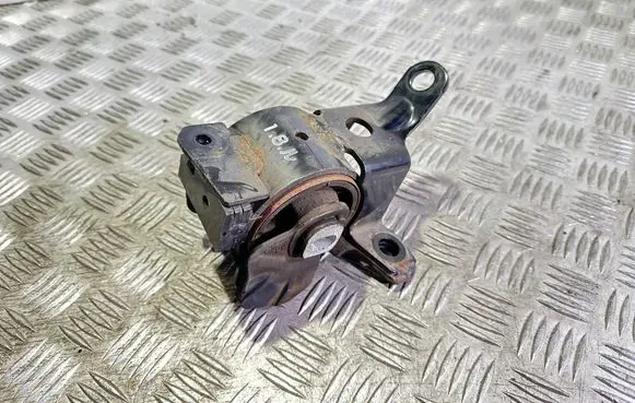 Mazda 6 Engine mount bracket K1442