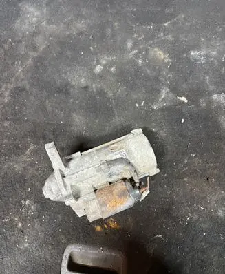 Opel Zafira B Starter motor M002T88671