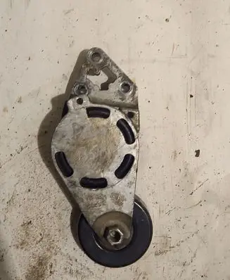 Volkswagen PASSAT B5.5 Alternator belt tensioner 65235