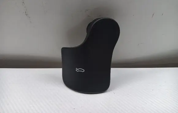 Audi TT Mk1 Engine bonnet (hood) release handle 8S1823533