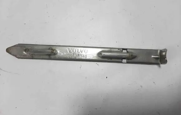 Volvo XC70 Headlight/headlamp mounting bracket 30678340