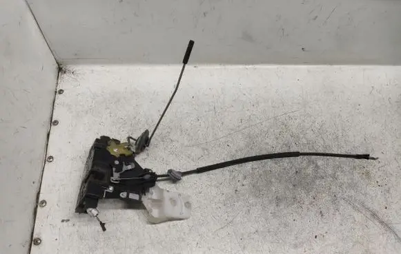 Volkswagen Caddy Front door lock