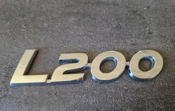 Mitsubishi L200 Manufacturers badge/model letters 