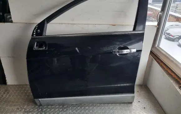 Chevrolet Captiva Front door