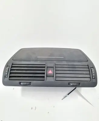 Skoda Octavia Mk2 (1Z) Dash center air vent grill 1Z0820951
