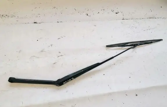 Nissan X-Trail T30 Front wiper blade arm