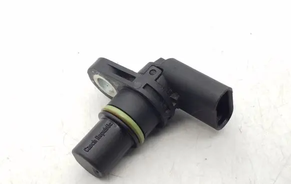 Volkswagen Jetta VI Camshaft position sensor 04C907601A