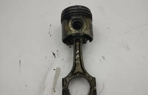 Toyota Corolla Verso AR10 Piston with connecting rod