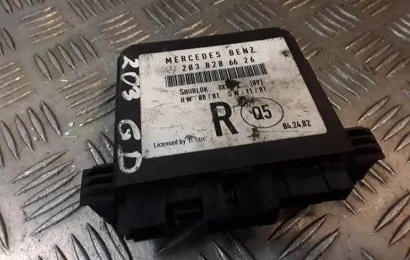 Mercedes-Benz C W203 Door control unit/module 2038206626 A2038206626