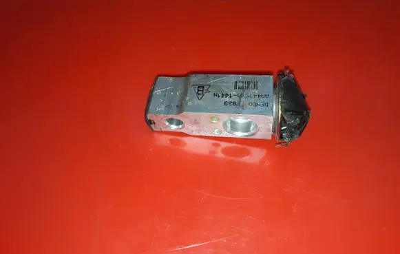 Cadillac SRX Air conditioning (A/C) expansion valve 4475001441N