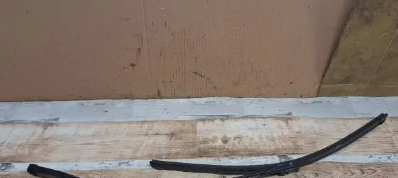 Skoda Octavia Mk2 (1Z) Front wiper blade arm 1Z1955409