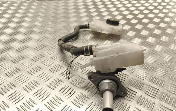 Mazda 5 Master brake cylinder 