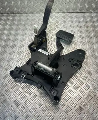 Volkswagen Touareg II Pedal assembly 7P0723031AD