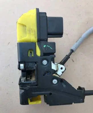 Volvo XC90 Front door lock 30699747