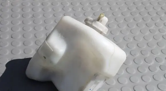 Coolant expansion tank/reservoir
