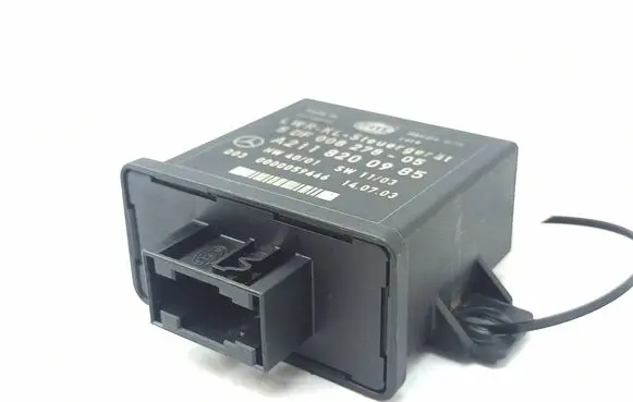 Chrysler 300 - 300C Light module LCM A2118200985 5DF00827805