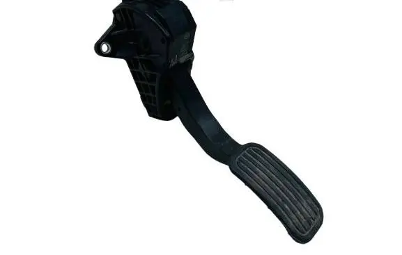 Accelerator throttle pedal