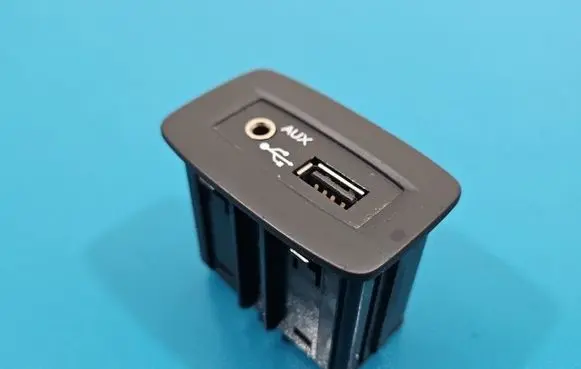 Renault Scenic III - Grand scenic III USB socket connector 280230006R IMPRK1542634