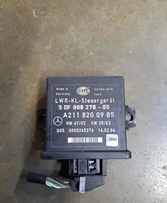 Mercedes-Benz E W211 Light module LCM A2118200985 5DF00827805