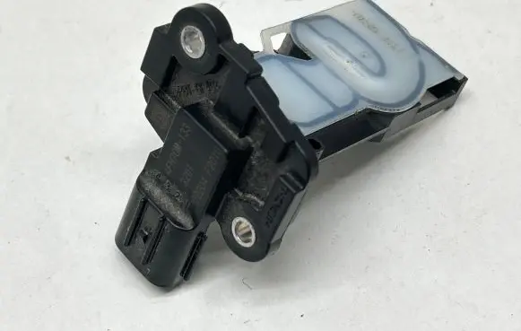 Toyota Yaris Cross Mass air flow meter 22204F2010 AFH70M133 3201