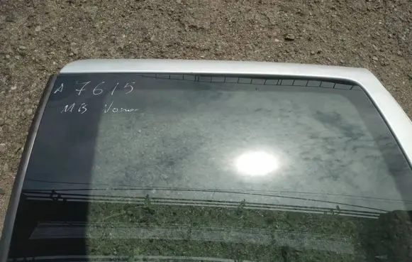 Mercedes-Benz Vaneo W414 Rear door window glass as2