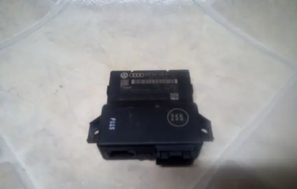 Audi A4 S4 B8 8K Gateway control module 8R0907468H 8R0907468C