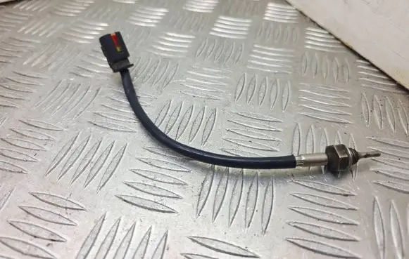 BMW 5 F10 F11 Exhaust gas temperature sensor 7804177