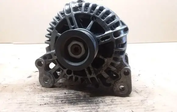 Volkswagen Golf V Generator/alternator 03C903023B