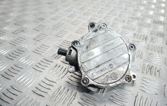 Audi A4 S4 B7 8E 8H Vacuum pump 06D145100E