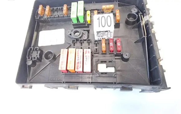 Volkswagen Jetta V Fuse module 1K0937125A