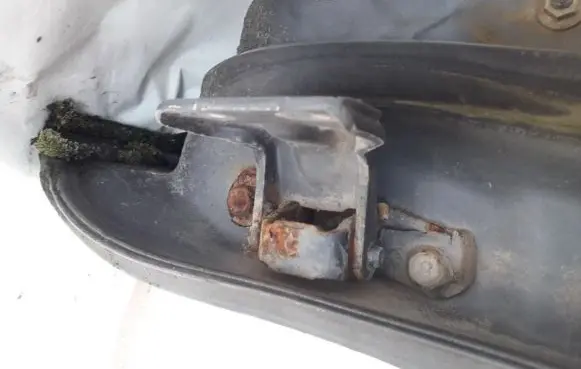 Mazda 626 Rear door lower hinge