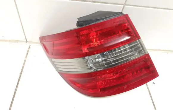 Mercedes-Benz B W245 Rear/tail lights A1698202364
