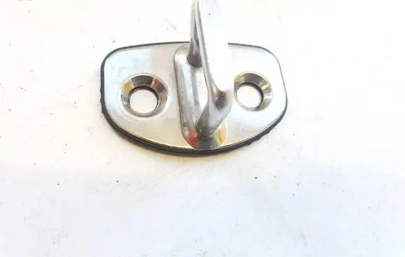 Skoda Octavia Mk2 (1Z) Rear door lock loop/hook striker 6y0837033c
