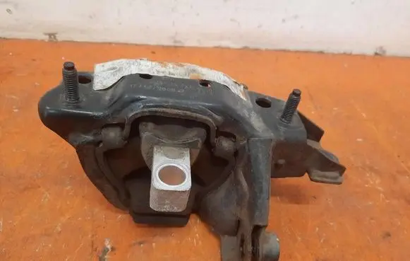 Seat Ibiza III (6L) Gearbox mounting bracket 