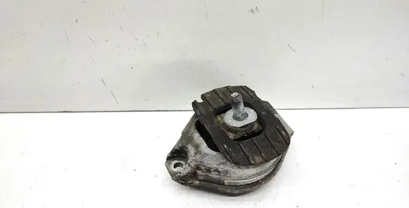 BMW 5 E60 E61 Engine mount bracket 6761090