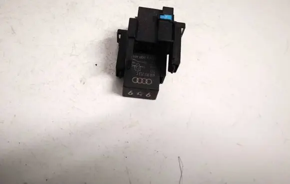 Volkswagen PASSAT B7 Other relay 4h0951253c