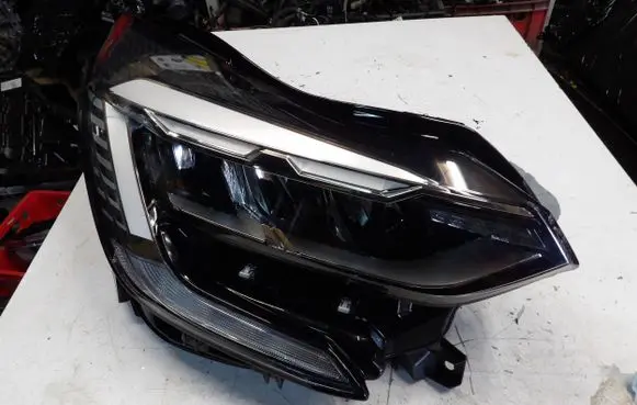 Renault Captur II Headlight/headlamp 260104525R 01393032