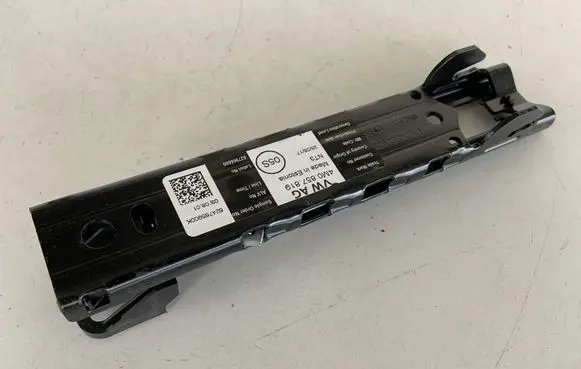 Audi Q5 SQ5 Seat belt adjustment rail 4M0857819