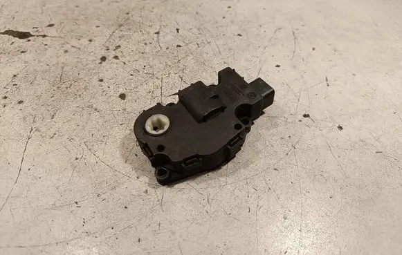BMW 4 F32 F33 Air flap motor/actuator 412650750