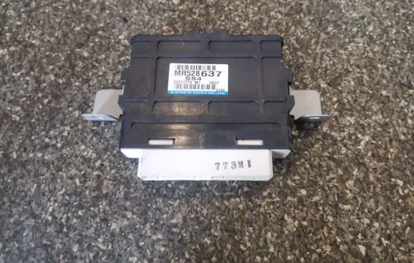 Mitsubishi Pajero Other control units/modules MR528637