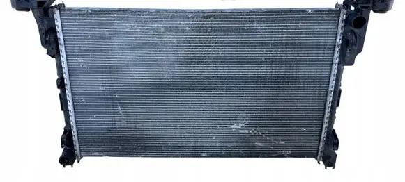 Opel Vivaro Coolant radiator 214104966R
