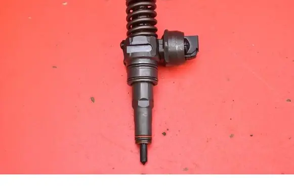 Skoda Fabia Mk1 (6Y) Fuel injector 038130073AG