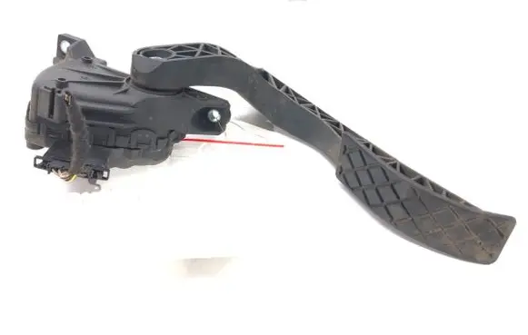 Accelerator throttle pedal