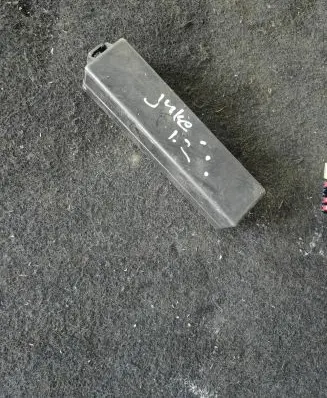 Nissan Juke I F15 Fuse box cover