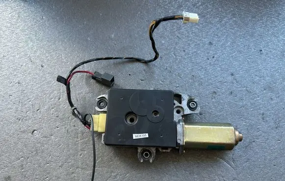 Nissan Patrol Y61 Sunroof motor/actuator 91295VB000